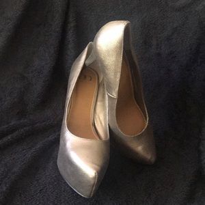 Bronze pumps